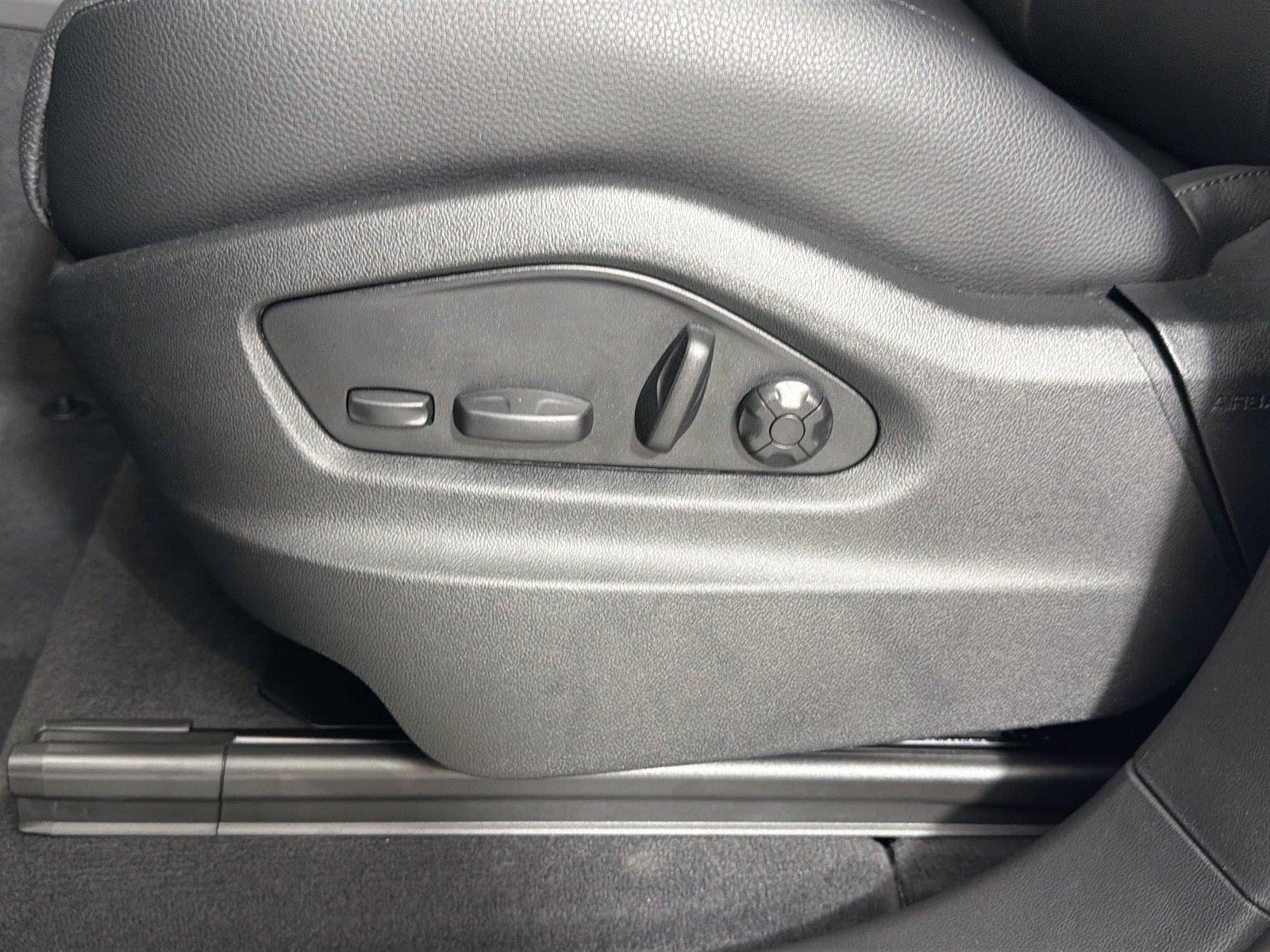 2025 Porsche Cayenne E-Hybrid - Photo 31