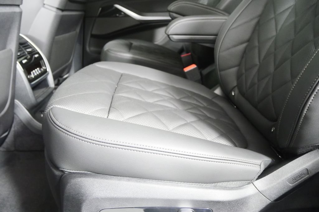 New 2027 Black Sapphire Metallic BMW xDrive40i image 16