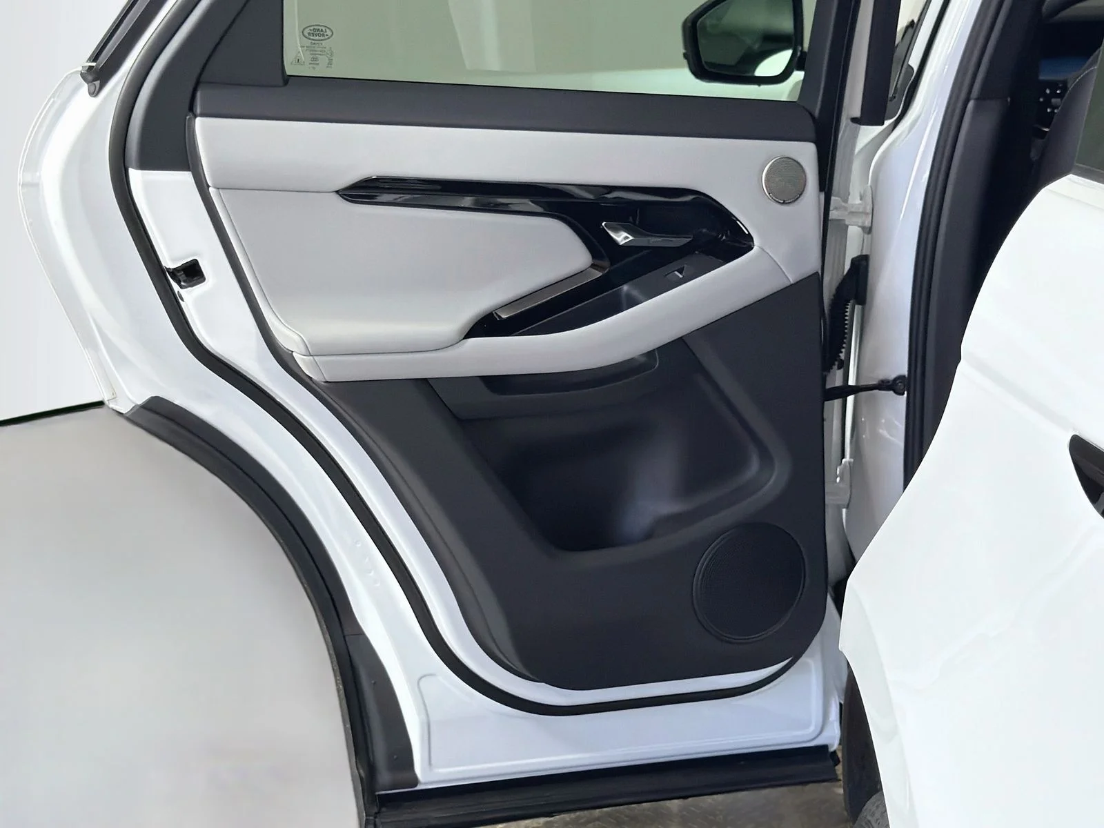 New 2026 Fuji White Land Rover Hoxton Edition image 26