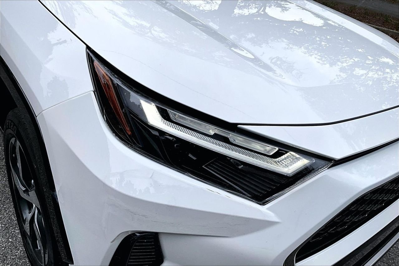 Used 2024 White Toyota SE image 33