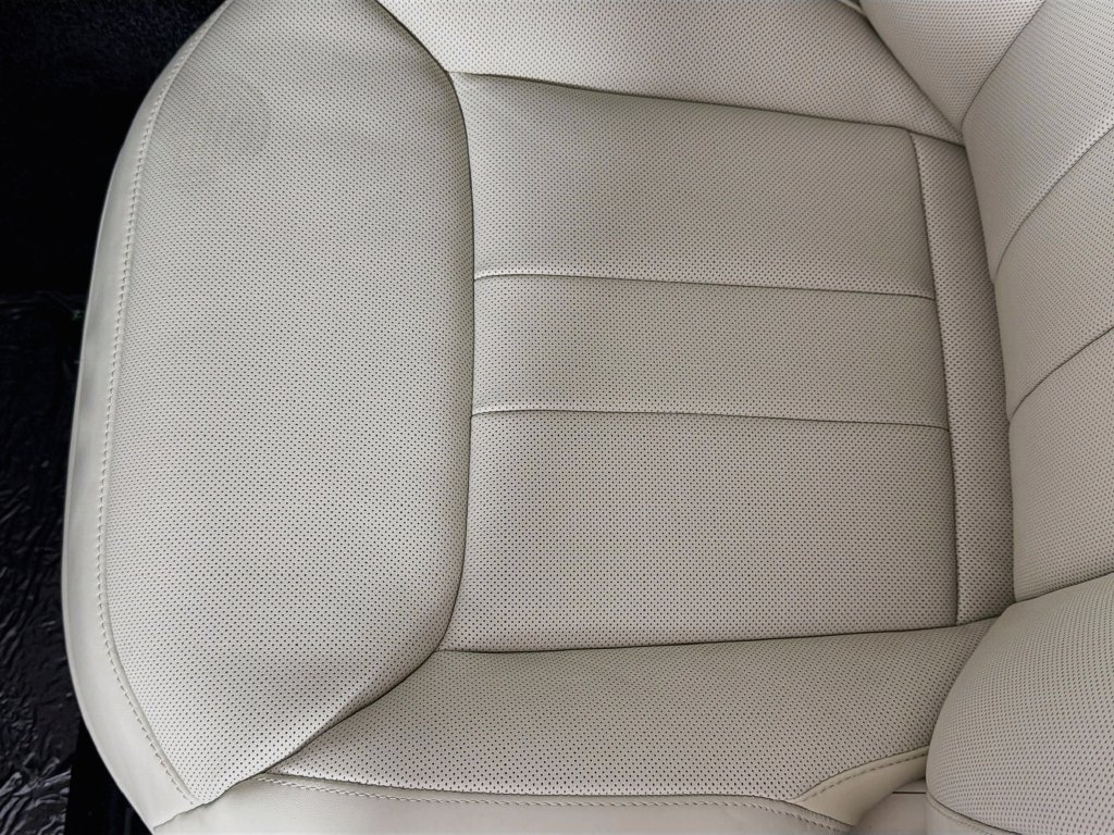 New 2027 Fuji White Land Rover SE image 20