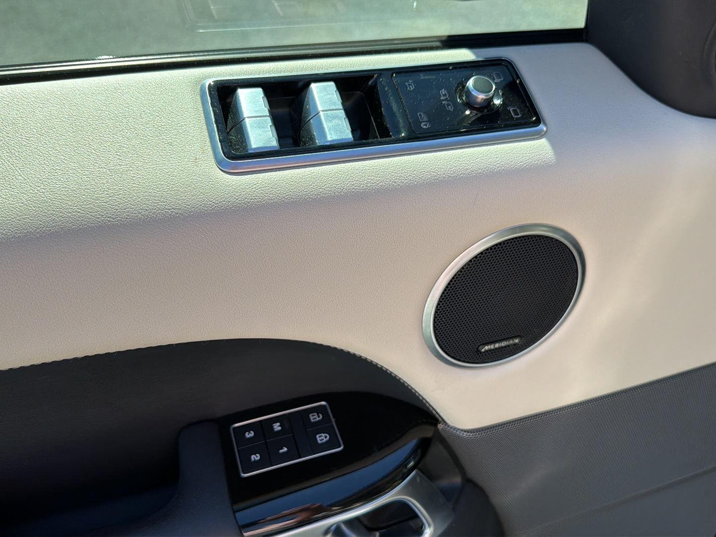 Used 2022 Eiger Grey Metallic Land Rover HSE Silver Edition image 32