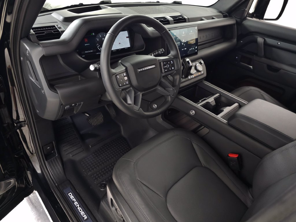 Certified Used 2025 Black Land Rover X-Dynamic SE image 16
