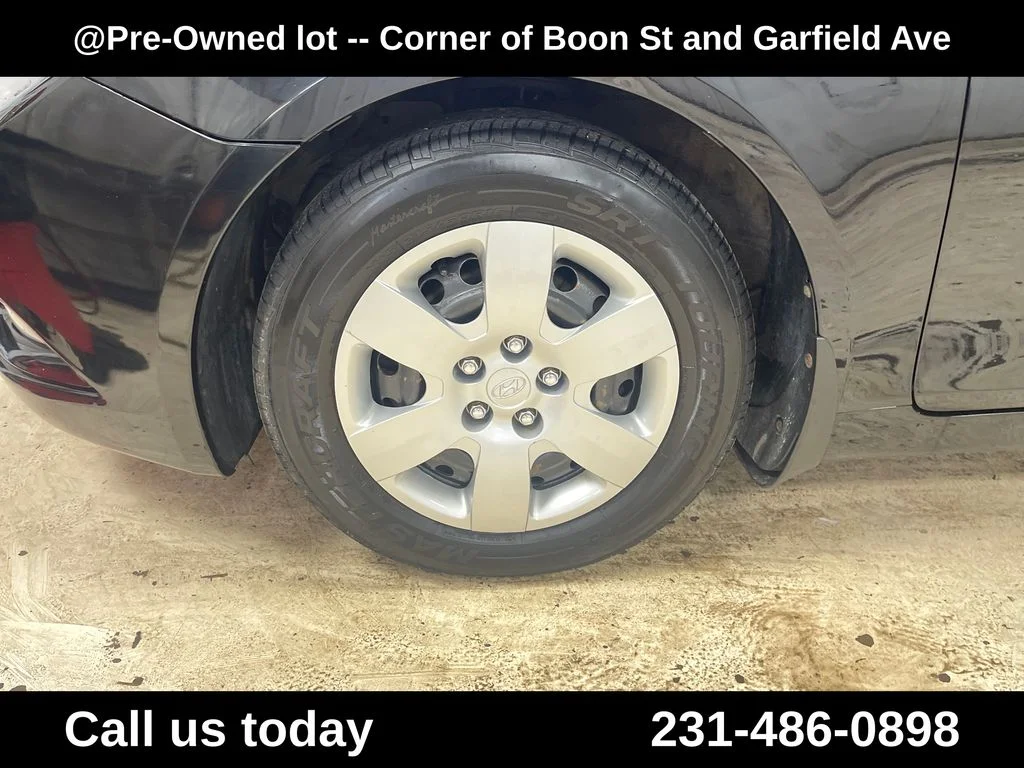 Used 2013 Black Hyundai GLS image 8