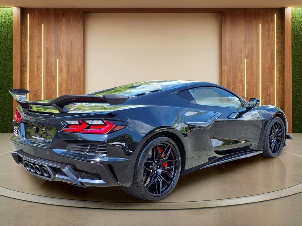 New 2027 Black Chevrolet 2LZ image 32