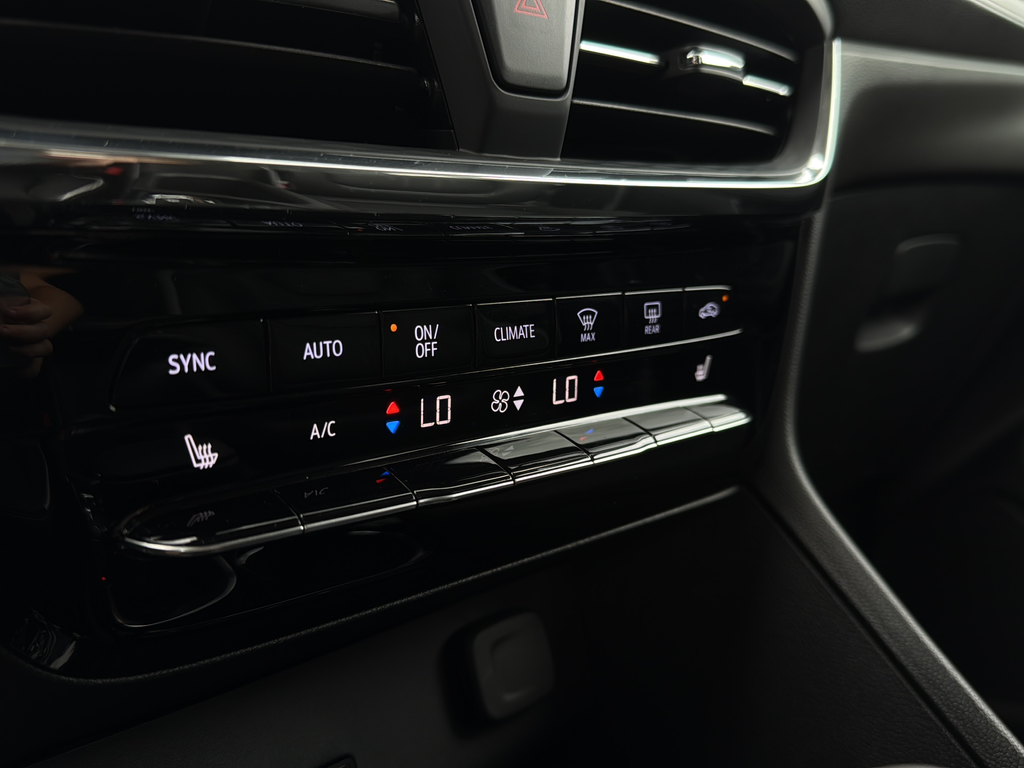 Used 2026 White Frost Tricoat Buick Avenir image 18