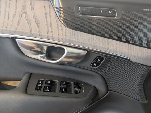 2026 Volvo XC90 Ultra - Photo 9