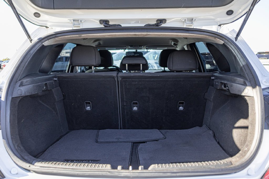 Used 2018 White Hyundai Base image 29