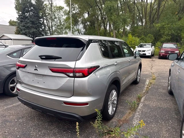 Used 2022 Mitsubishi Outlander ES with VIN JA4J3TA85NZ003152 for sale in White Bear Lake, Minnesota
