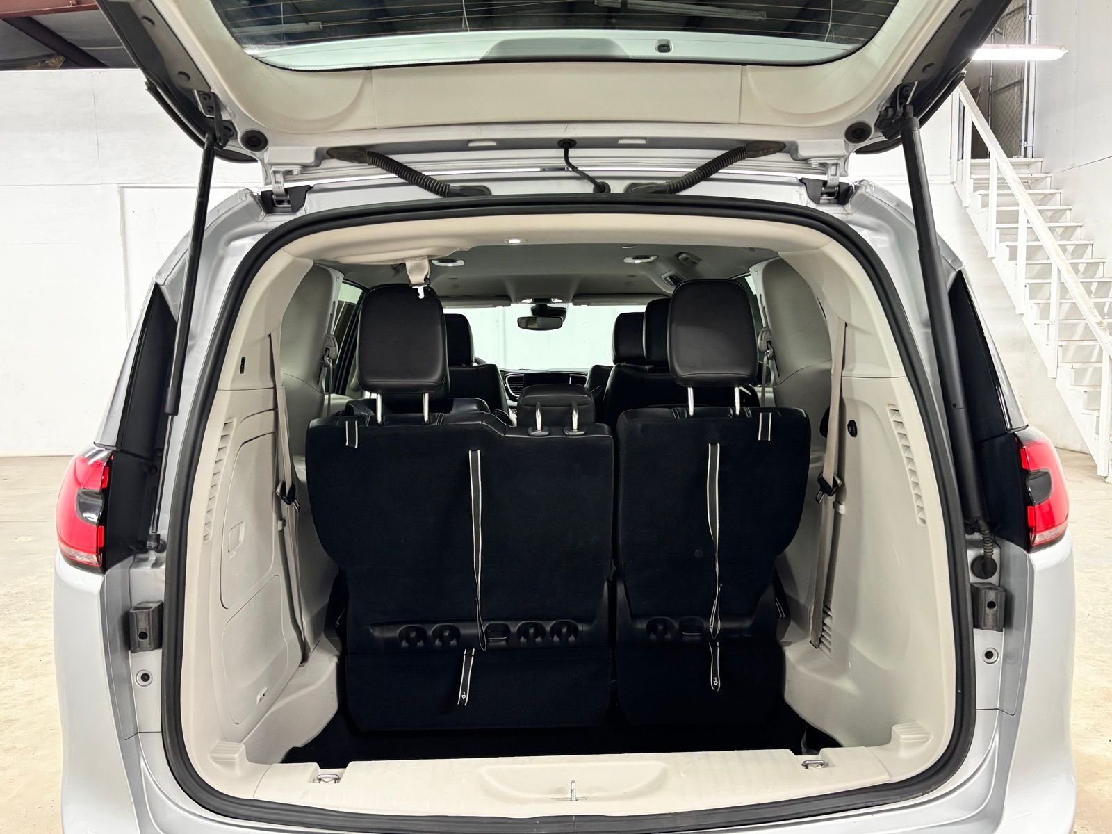 Used 2023 Silver Chrysler Touring L image 23