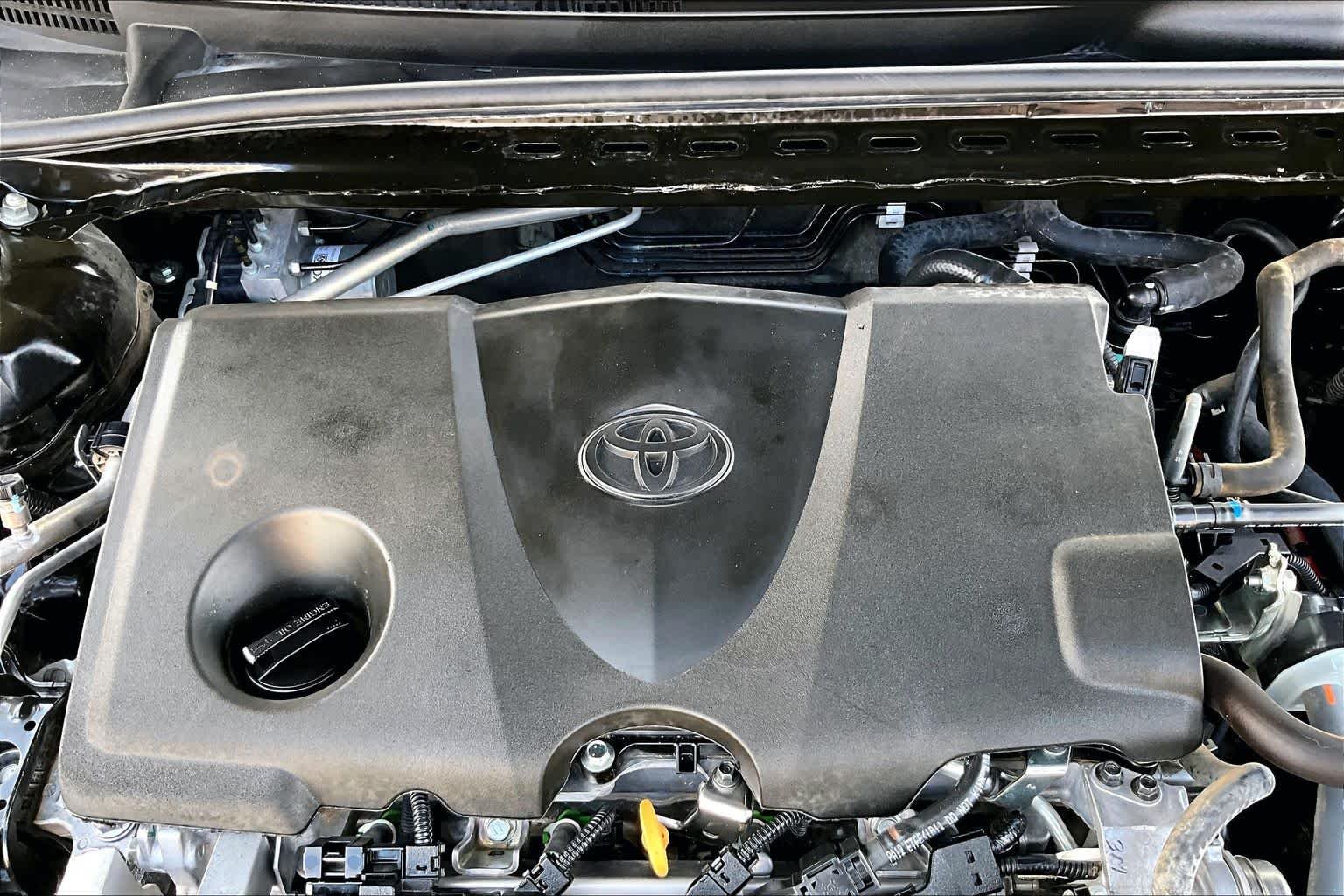 Used 2022 Midnight Black Metallic Toyota SE image 31