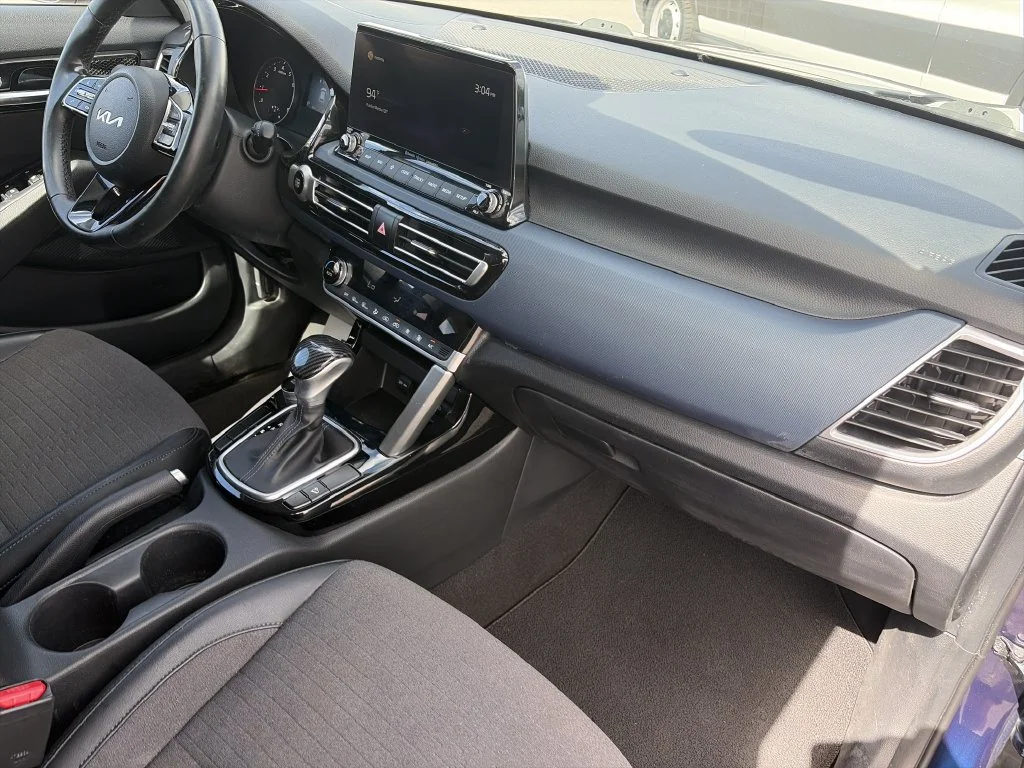 Used 2022 Blue Kia S image 19