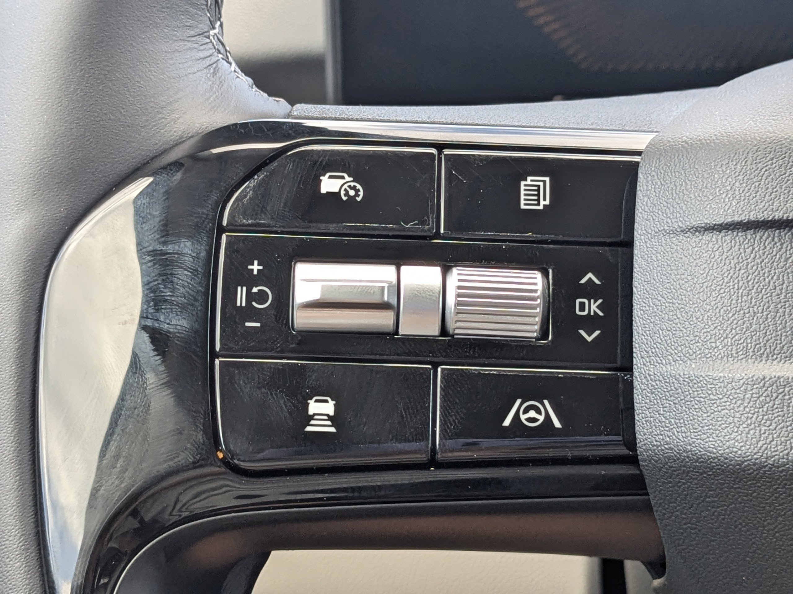 New 2026 Glacial White Pearl Kia S image 32