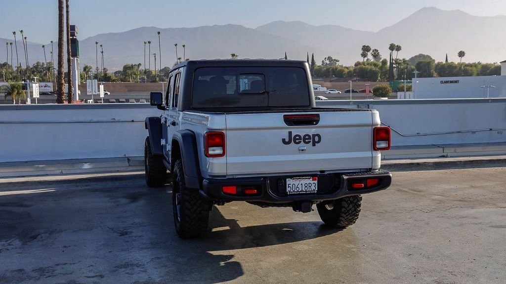Used 2022 Silver Jeep Rubicon image 7