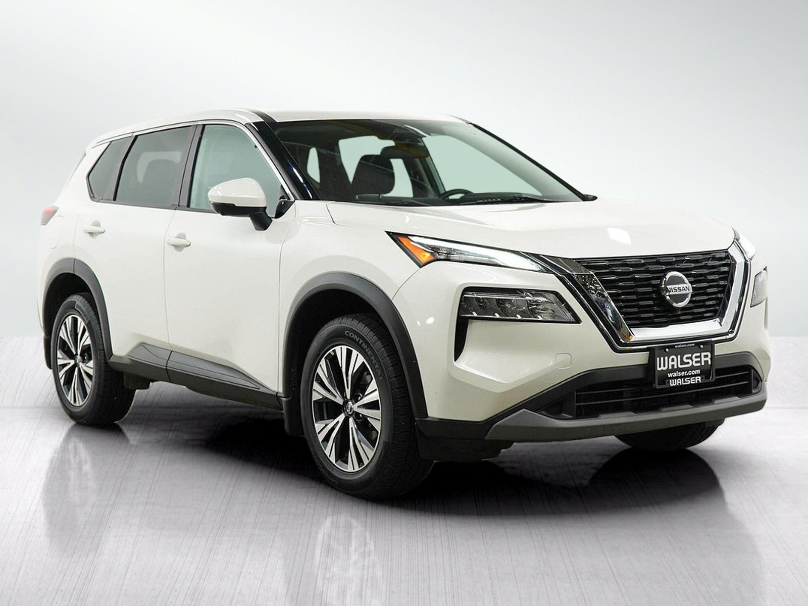 Used 2021 Pearl White Tricoat Nissan Sv image 7