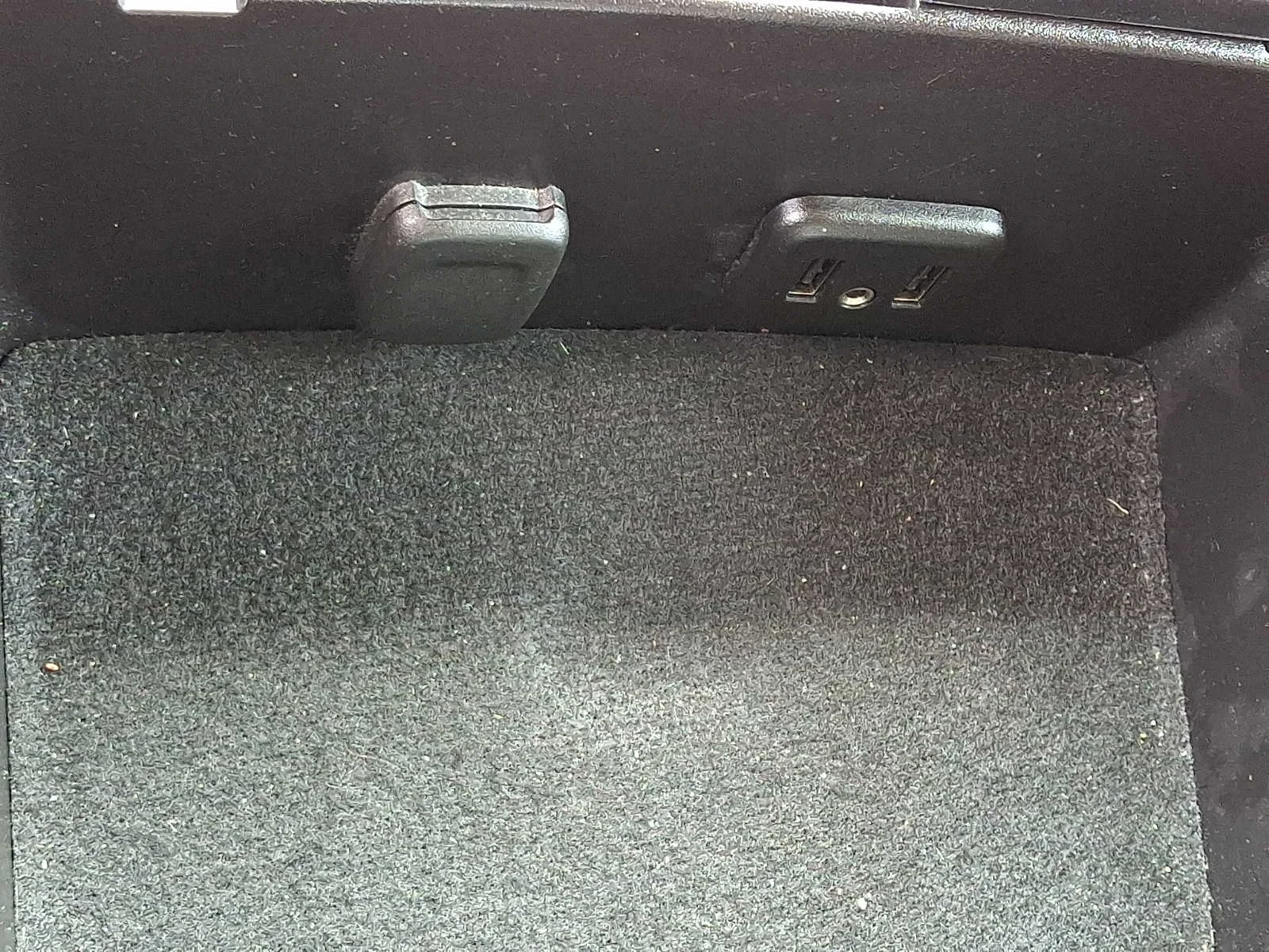 Used 2018 Silver Ice Metallic Chevrolet LT image 24