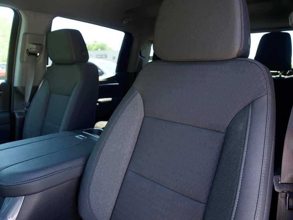 New 2026 Sterling Metallic GMC Elevation image 12