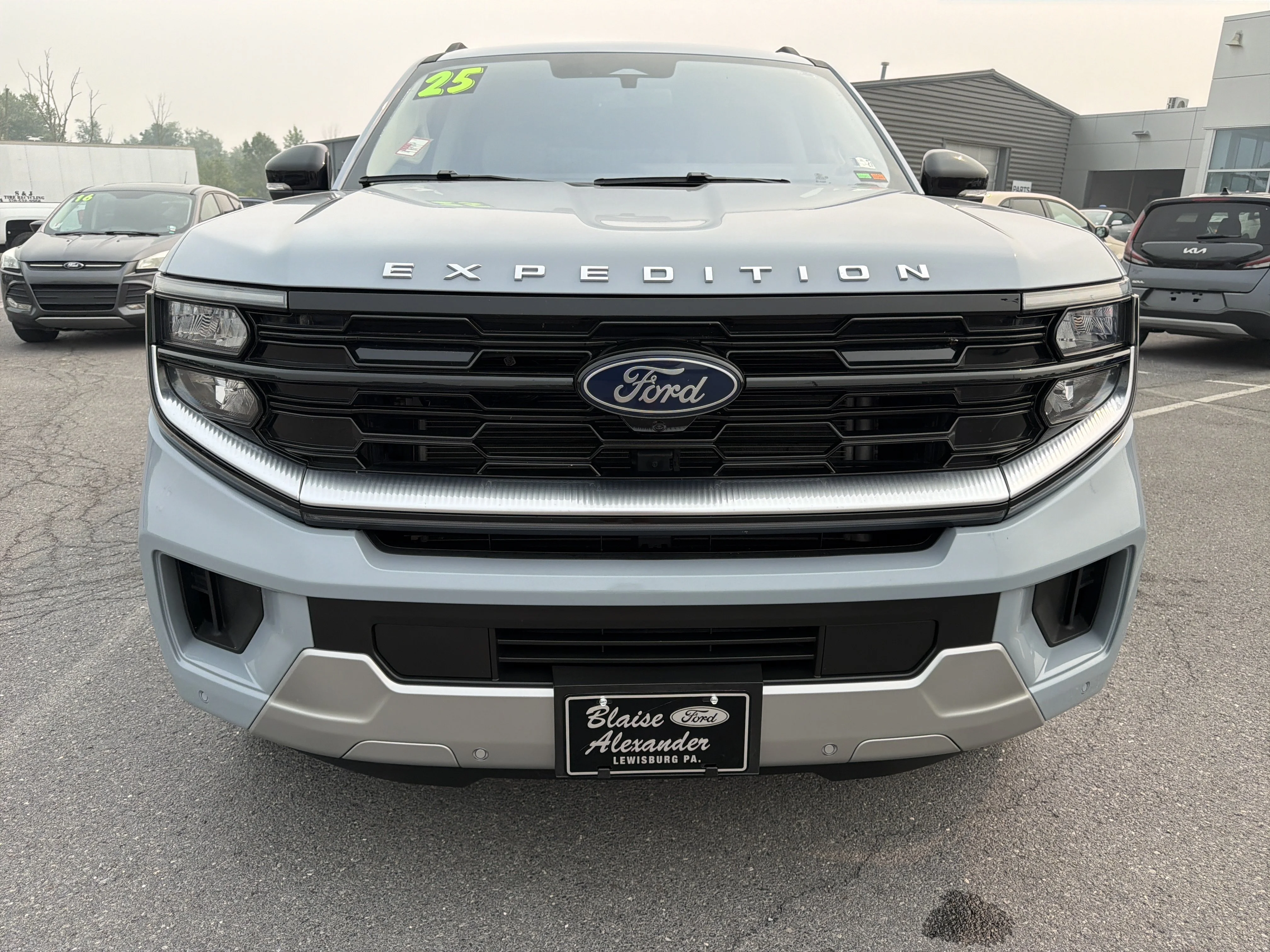 Used 2025 Glacier Gray Metallic TriCoat Ford Platinum image 9