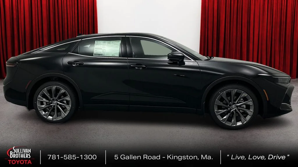 2026 Toyota Crown Limited - Photo 4