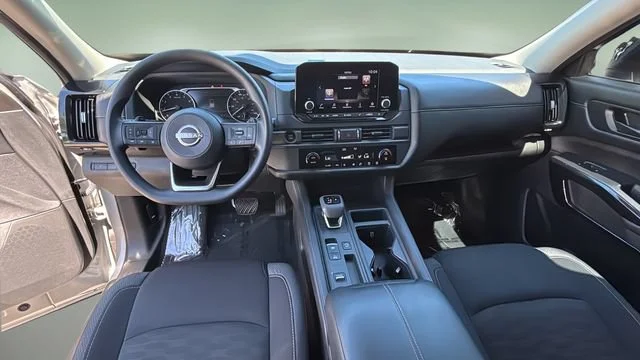 Used 2025 Silver Nissan S image 16