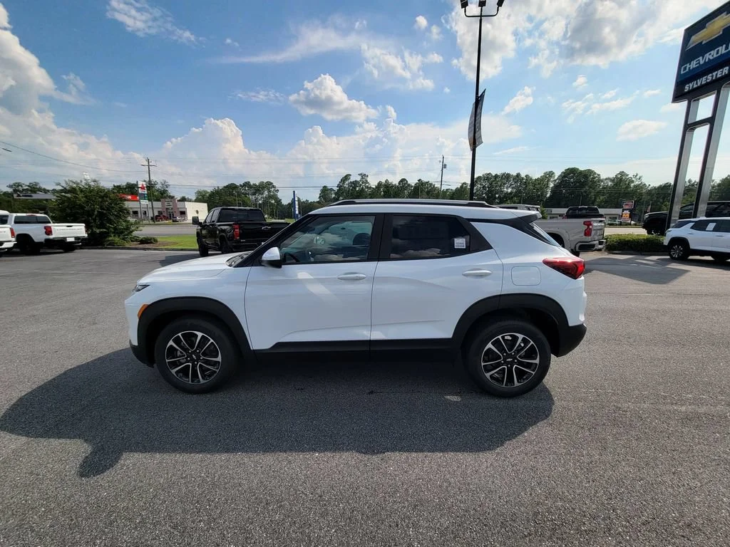 New 2026 Summit White Chevrolet LT image 3