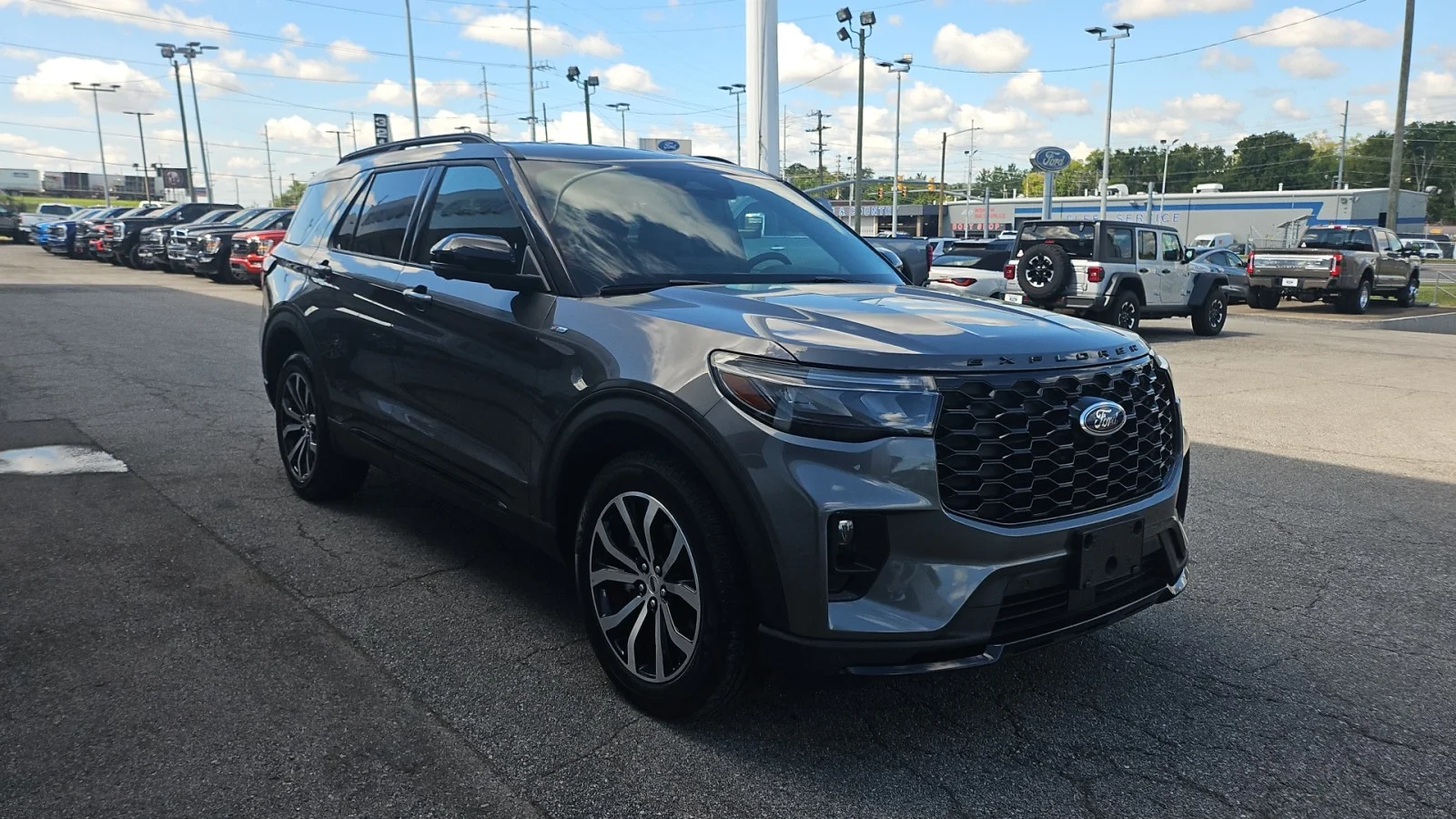 Used 2025 Gray Ford ST-Line 4WD image 6