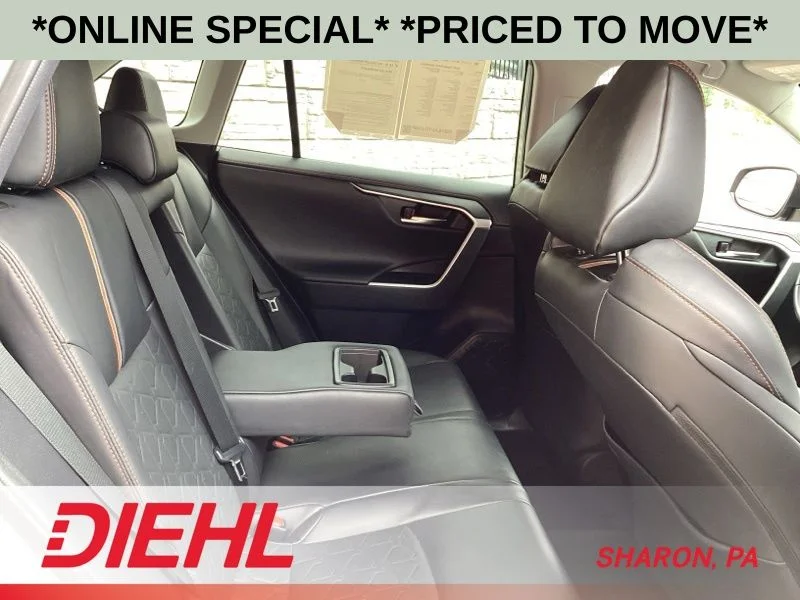 Used 2020  Toyota Adventure image 13