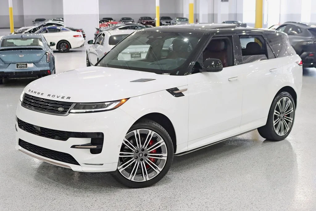 Used 2024  Land Rover Dynamic SE image 8