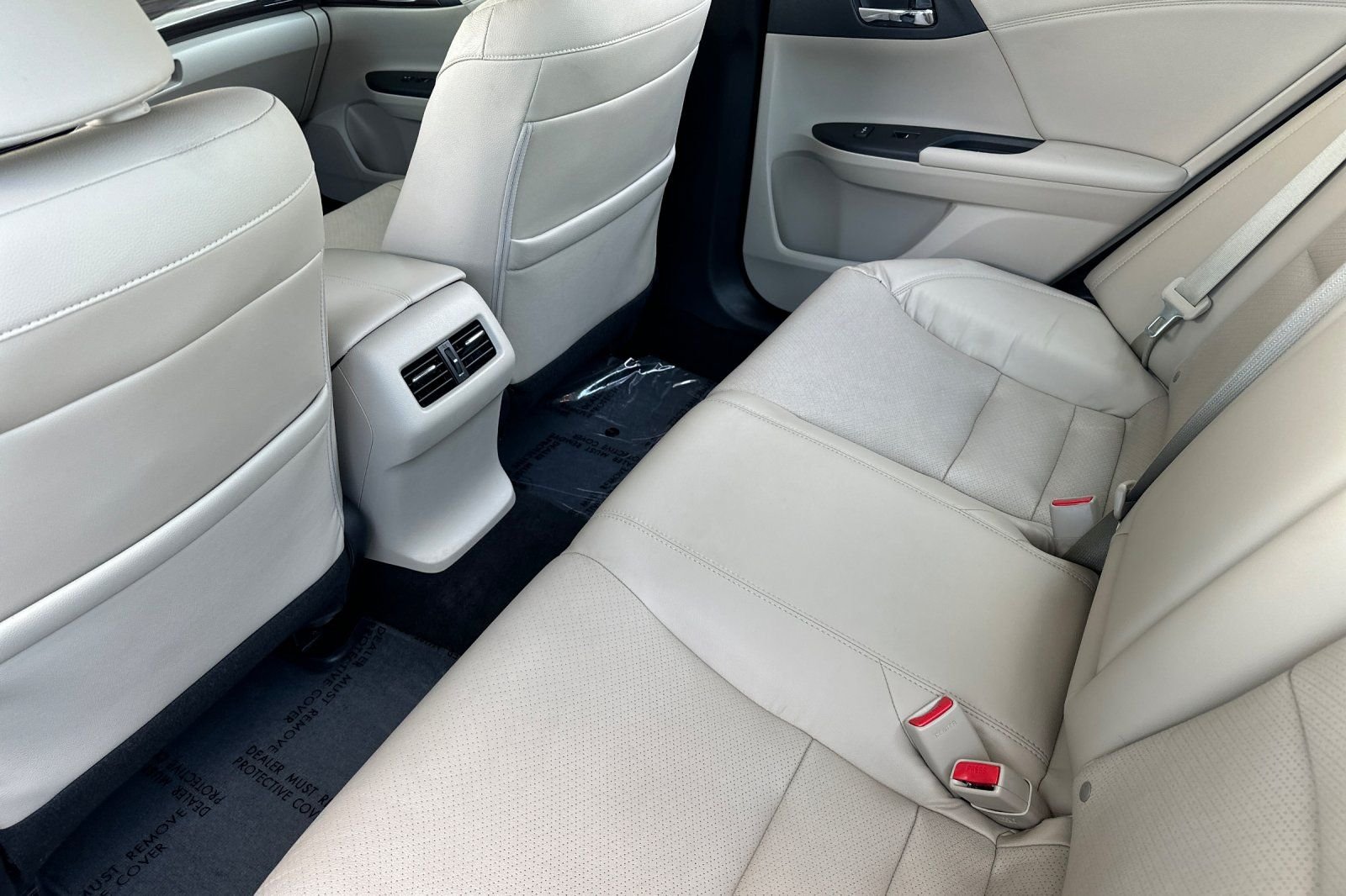 Used 2017 White Honda Touring image 12
