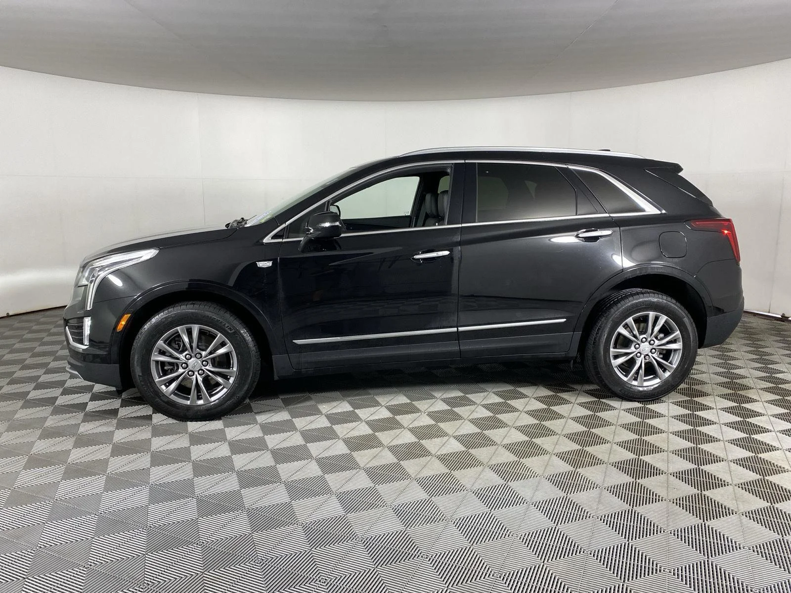 Used 2023 STELLAR BLACK METALLIC Cadillac AWD Premium Luxury image 4