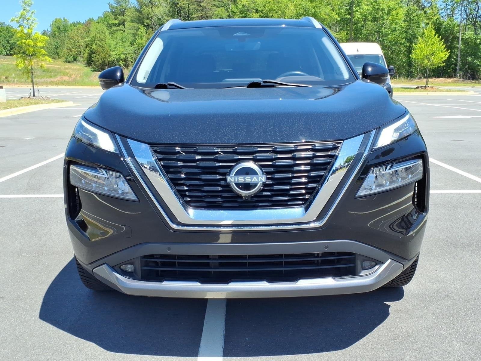 Used 2022 Super Black Nissan SL image 13