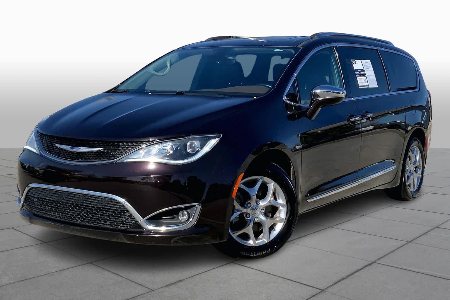 2019 Chrysler Pacifica Limited's photo