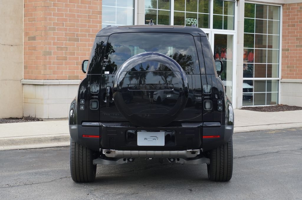 New 2026 Santorini Black Land Rover S image 5
