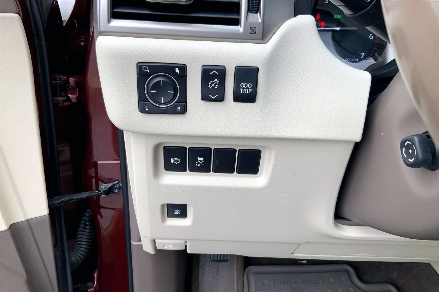 Used 2016 Claret Mica Lexus  image 26
