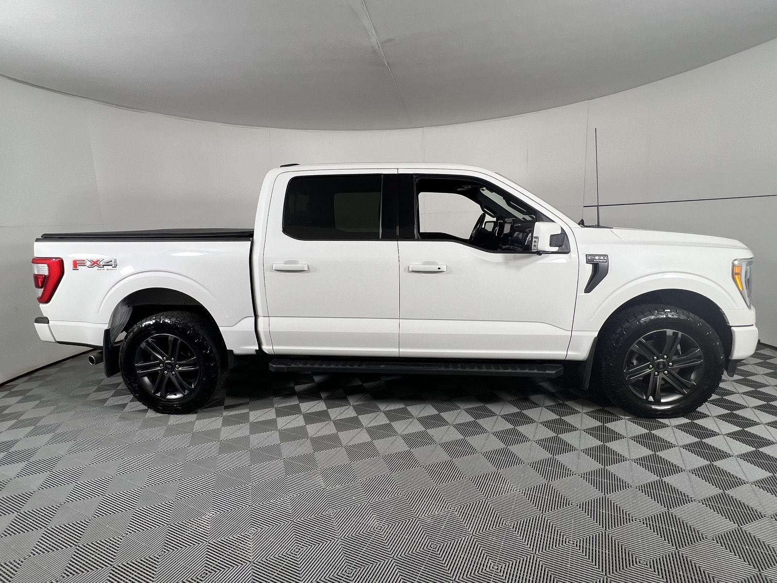 Used 2022 Star White Metallic Tri-Coat Ford LARIAT image 12