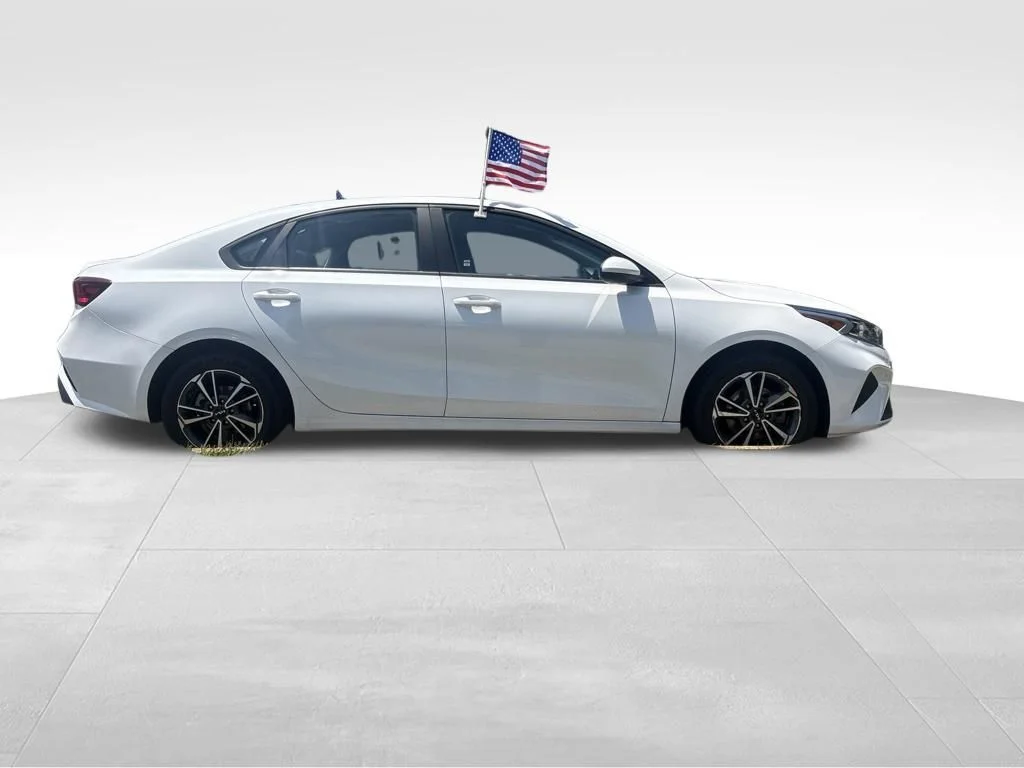 Used 2023 White Kia LXS image 13