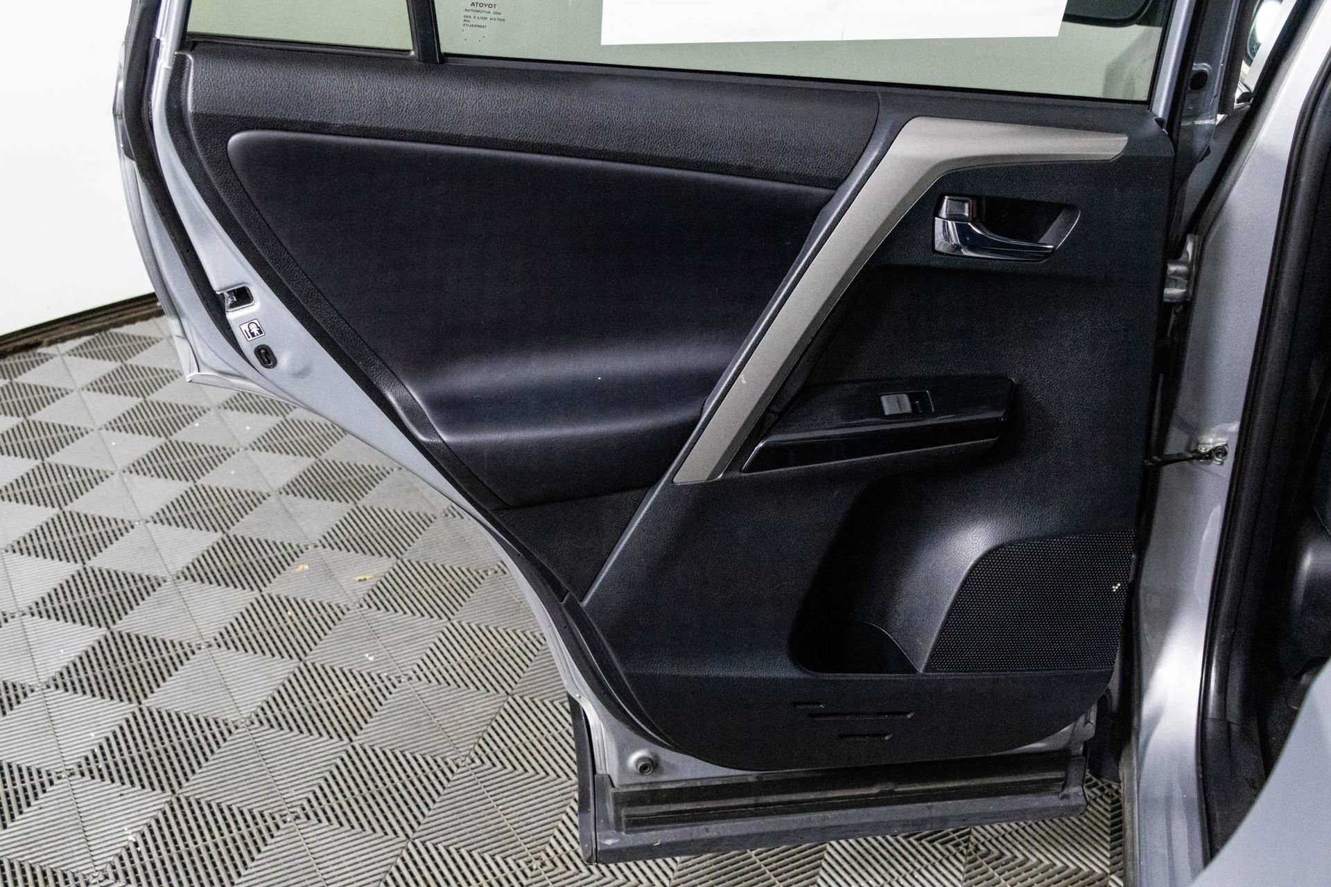 2018 TOYOTA RAV4 - Image 34