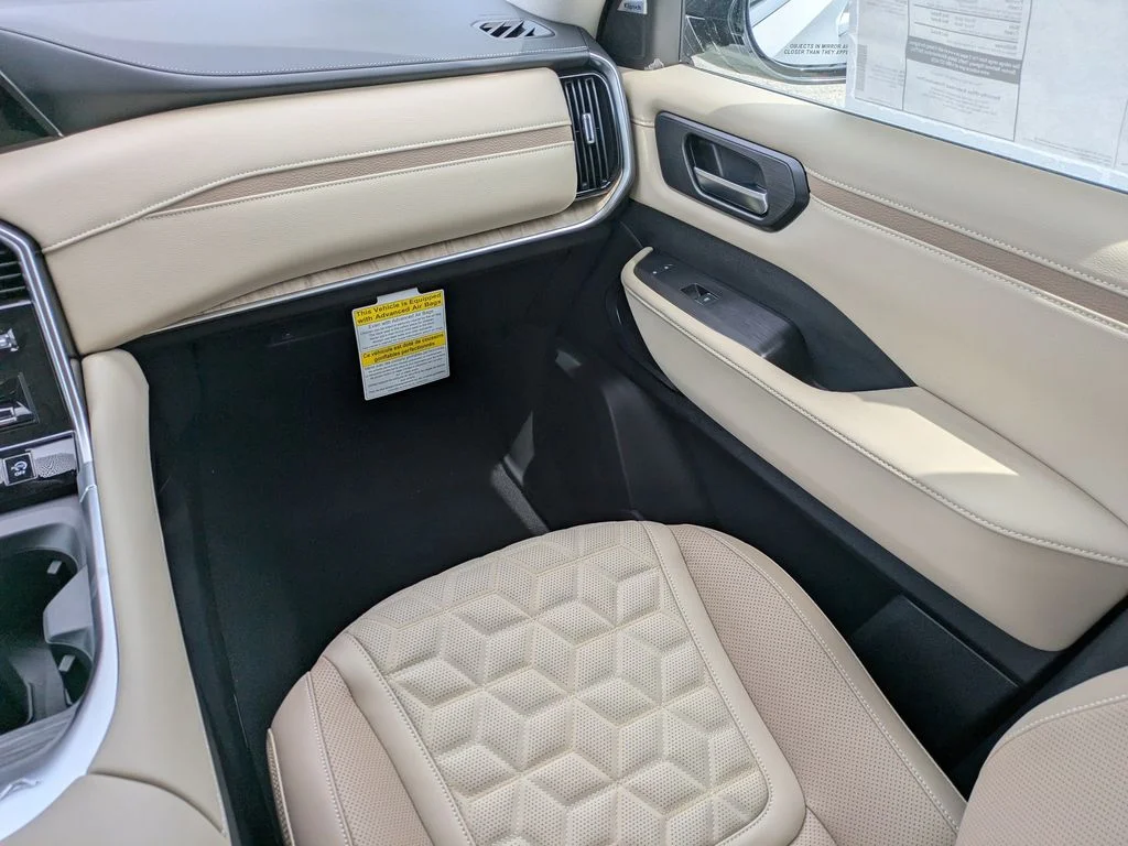 New 2026 Aspen White TriCoat / Super Black Two-tone Nissan Platinum image 17