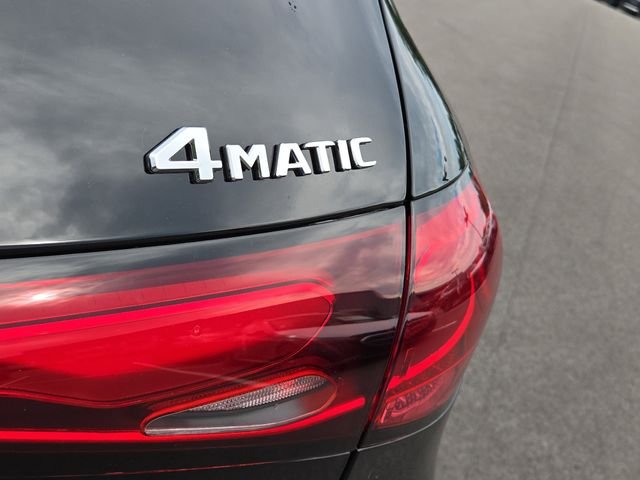 New 2026 Black Mercedes-Benz GLC300 image 31