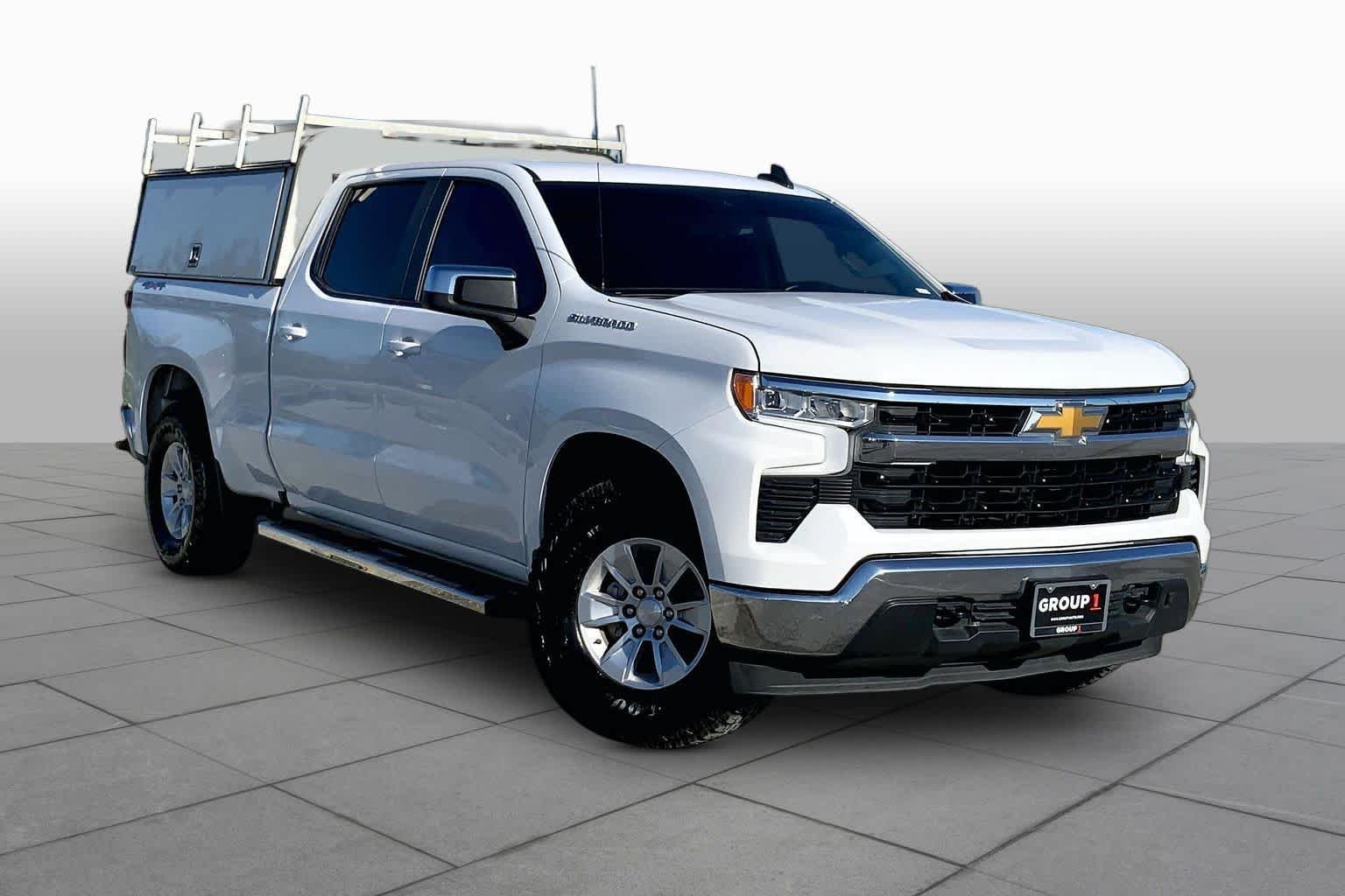 Used 2023 Summit White Chevrolet LT image 3