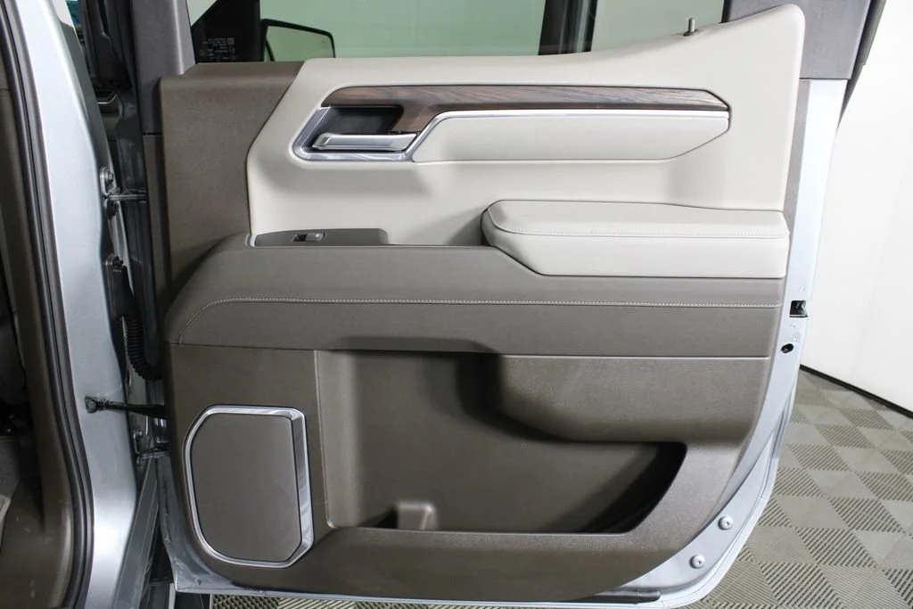 2026 GMC Sierra 1500 SLT - Photo 9