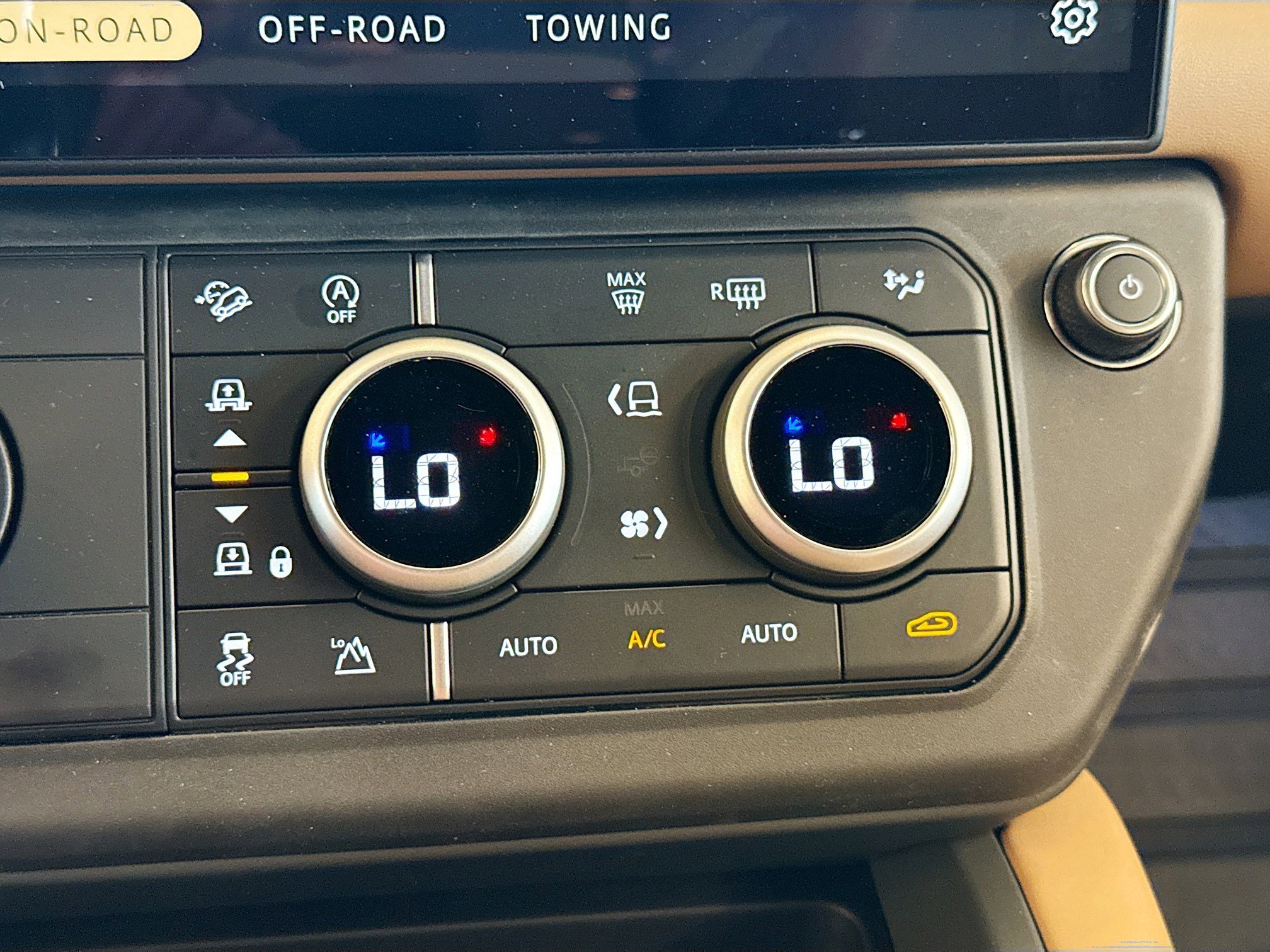 New 2026 Woolstone Green Land Rover X-Dynamic SE image 34