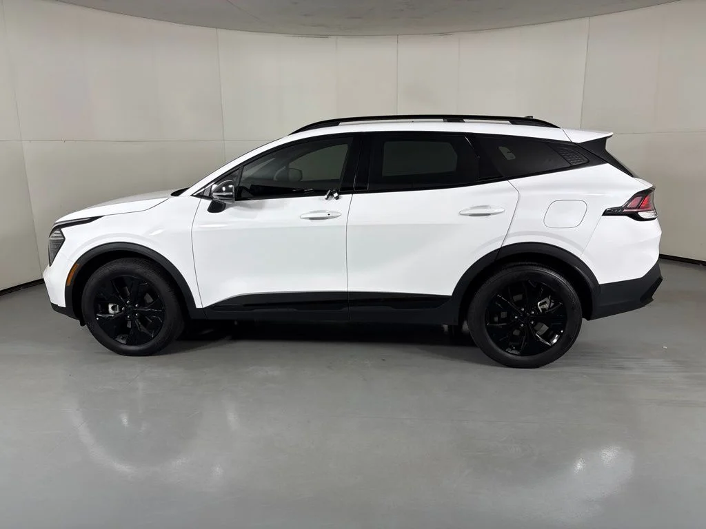 Used 2025 White Kia X-Line image 5