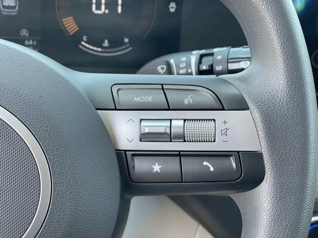 2025 Hyundai Kona SE - Photo 9