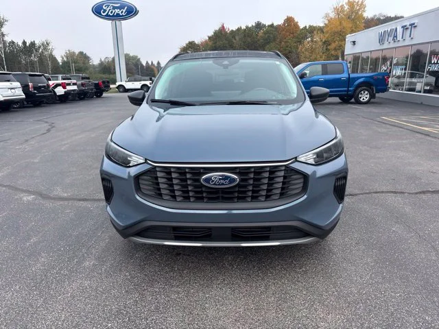 Used 2025 Vapor Blue Ford Active image 2