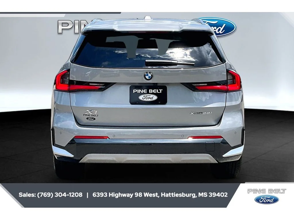 Used 2025 Space Silver Metallic BMW xDrive28i image 4