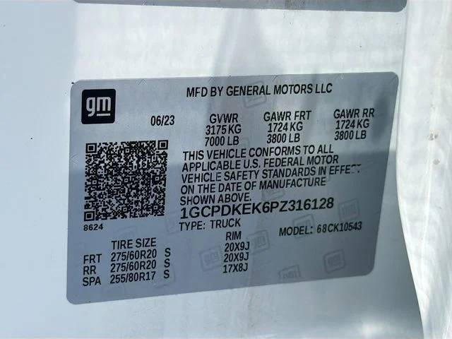 Used 2023 White Chevrolet LT image 32