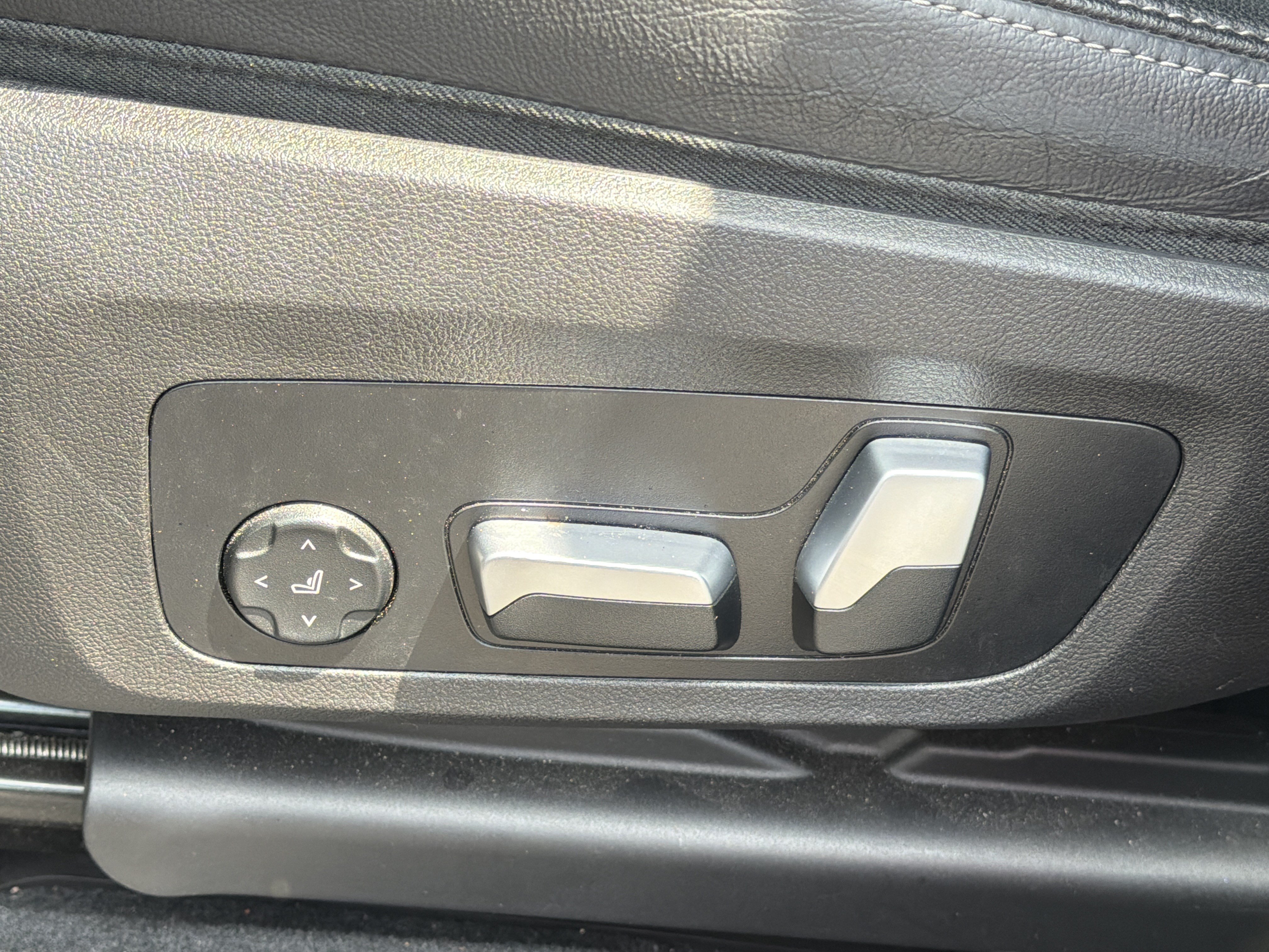 Used 2023 Dark Graphite Metallic BMW sDrive30i image 20