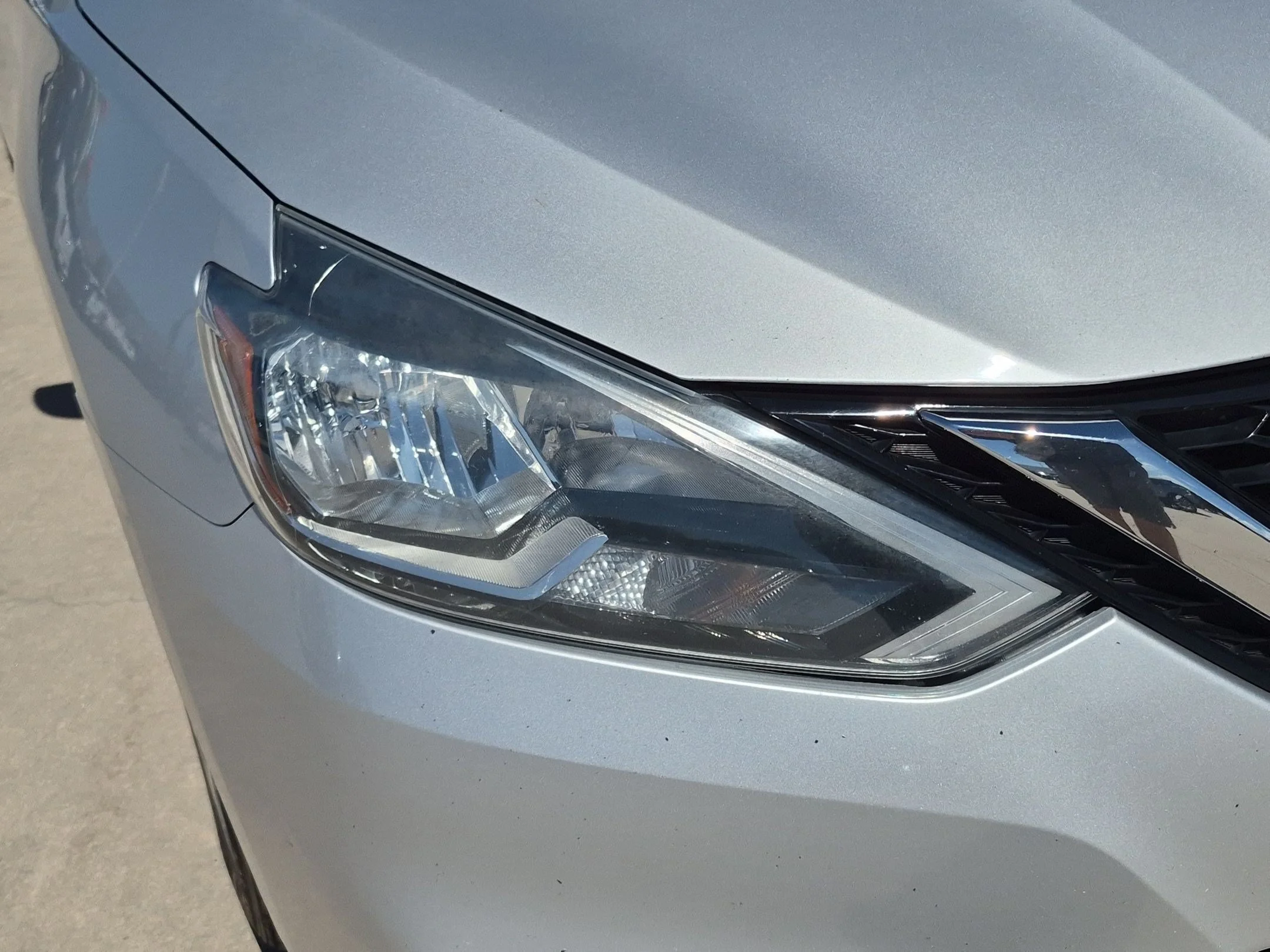 Used 2018 Brilliant Silver Nissan S image 11