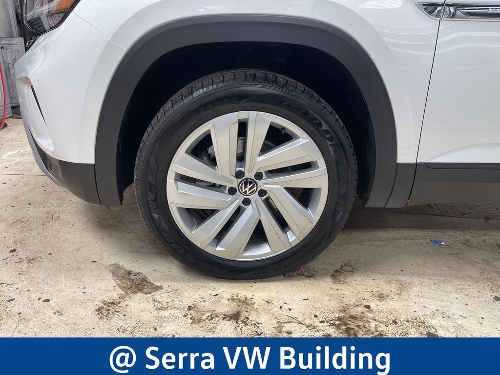 Used 2023 Pure White Volkswagen 3.6L V6 SE w/Technology image 9